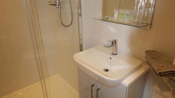 Double Room, Ensuite | Bathroom