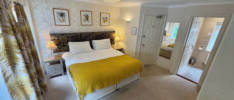 Doppia Superior | 1 camera, una scrivania, tende oscuranti, ferro/asse da stiro