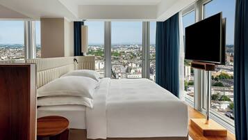 Panoramic Room, 1 King Bed | Premium bedding, down comforters, minibar, in-room safe