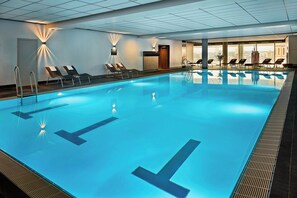 Hồ bơi trong nhà 