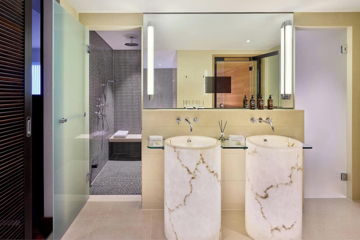 presidential suite, 1 king bed, non smoking | bathroom | separate bathtub and shower, deep-soaking bathtub, rainfall showerhead