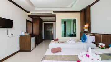 Deluxe Double or Twin Room | Minibar, in-room safe, desk, blackout drapes