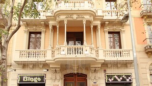 Front of property - MH Apartments Center (Barcelona)
