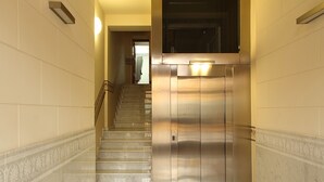 Interior entrance - MH Apartments Center (Barcelona)