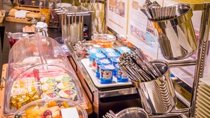 Bữa sáng buffet hàng ngày với phụ phí nhỏ 