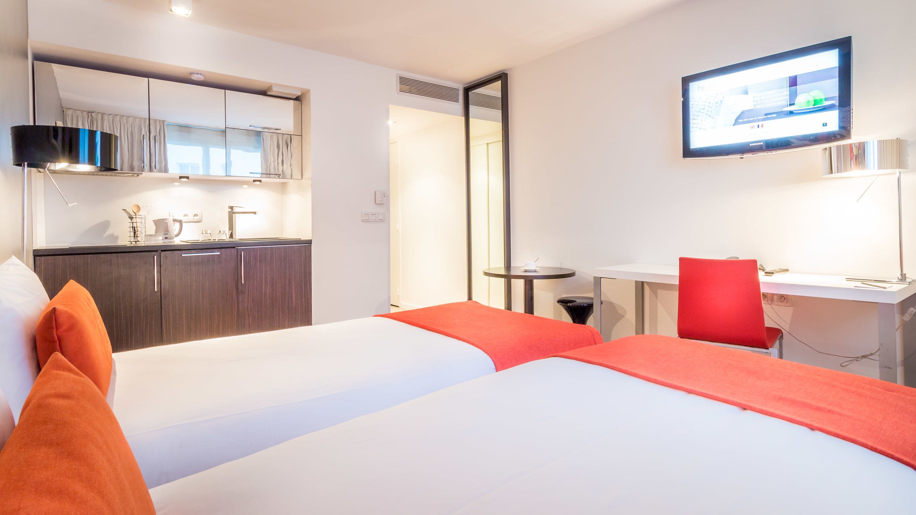 Premium bedding, in-room safe, desk, blackout drapes
