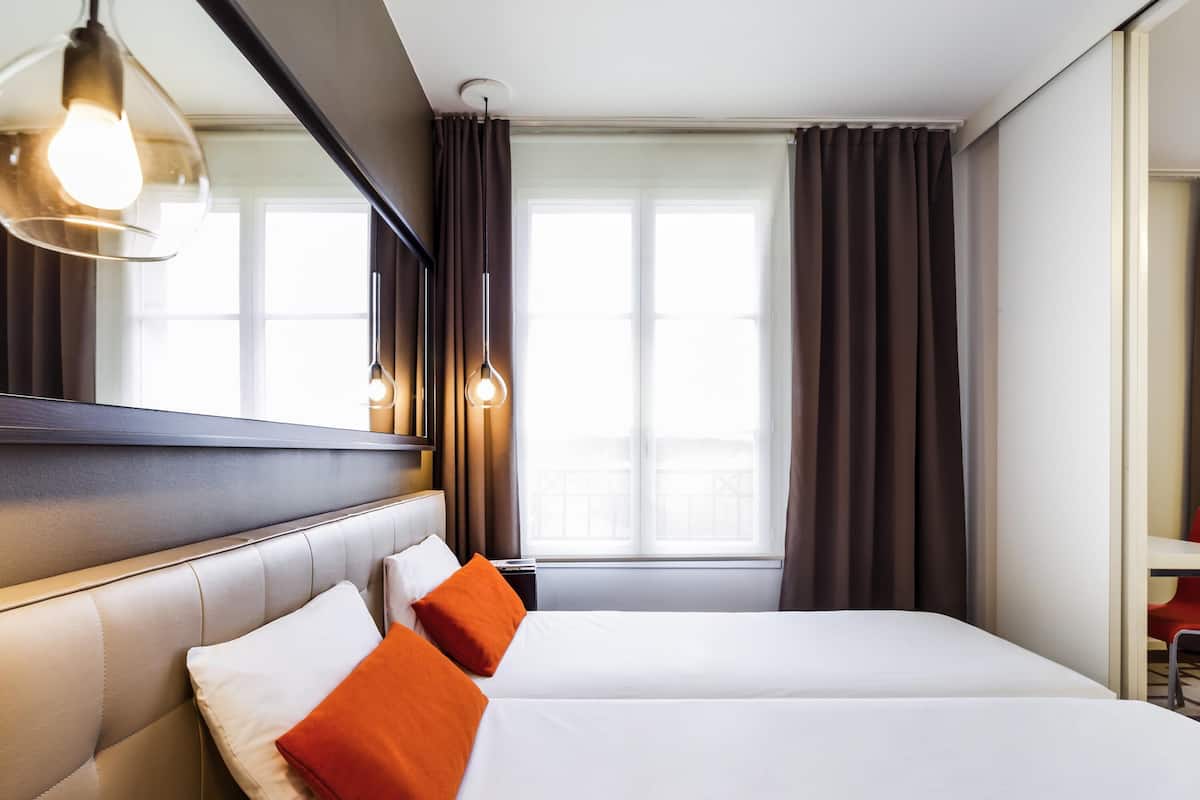 1 bedroom, premium bedding, in-room safe, desk