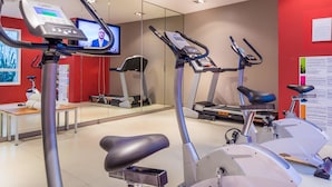 A fitness center with treadmills, stationary bikes, and a mirrored wall. - Aparthotel Adagio Marseille Timone (Marseille)