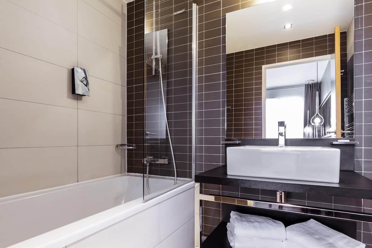 1 bedroom, premium bedding, in-room safe, desk