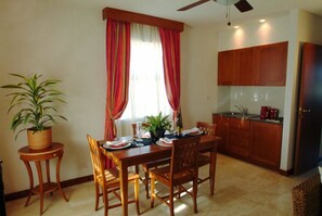 Ruokailu omassa huoneessa