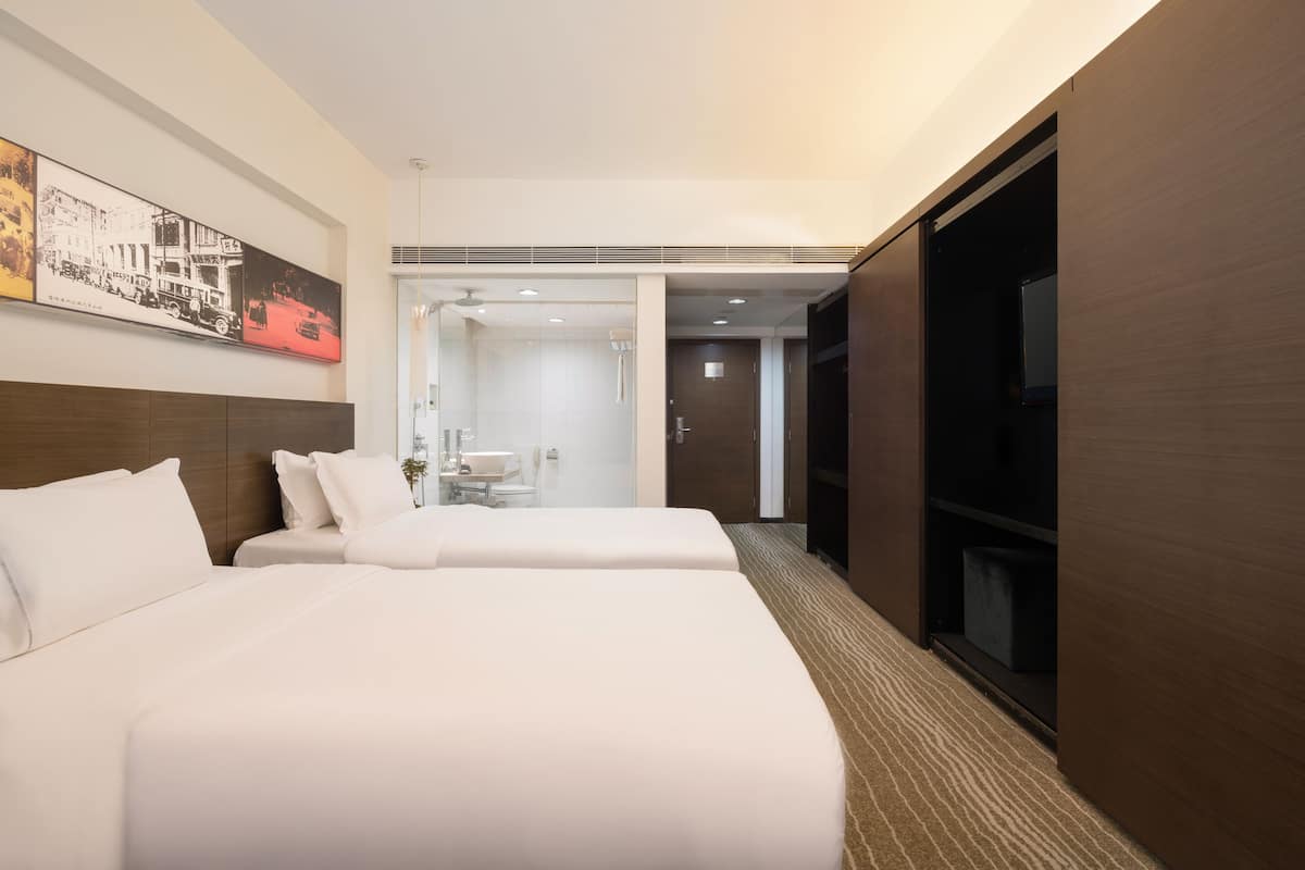 Zimmer | Hochwertige Bettwaren, Daunenbettdecken, Minibar, Zimmersafe