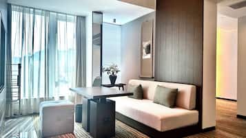 Superior Suite(King) | Premium bedding, down comforters, minibar, in-room safe