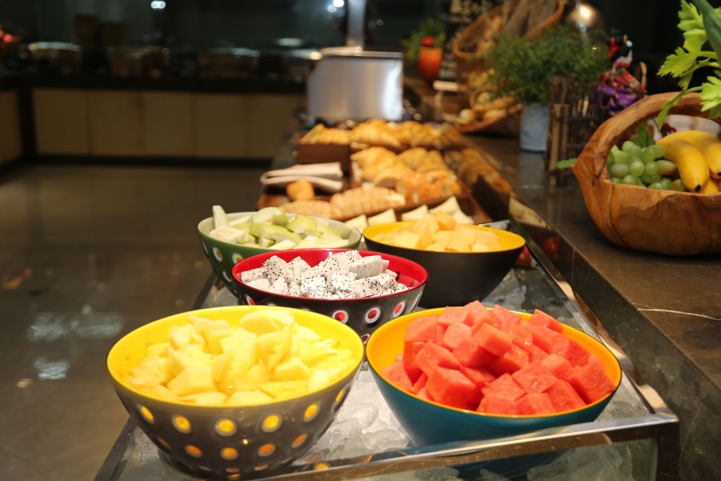 平日供應自助早餐 (費用另計)