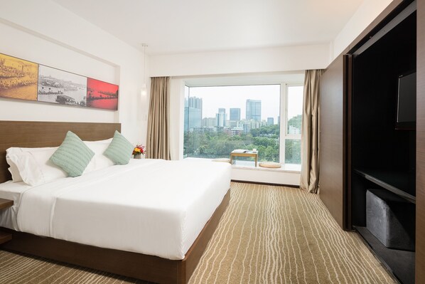 Premium bedding, down comforters, minibar, in-room safe - Yuwa Hotel (Guangzhou)