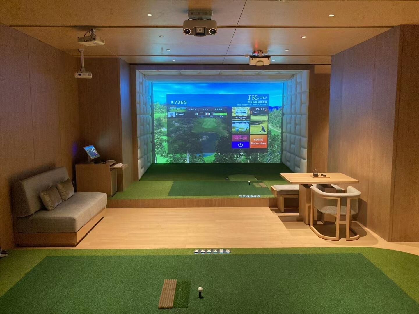 Indoor golf driving range