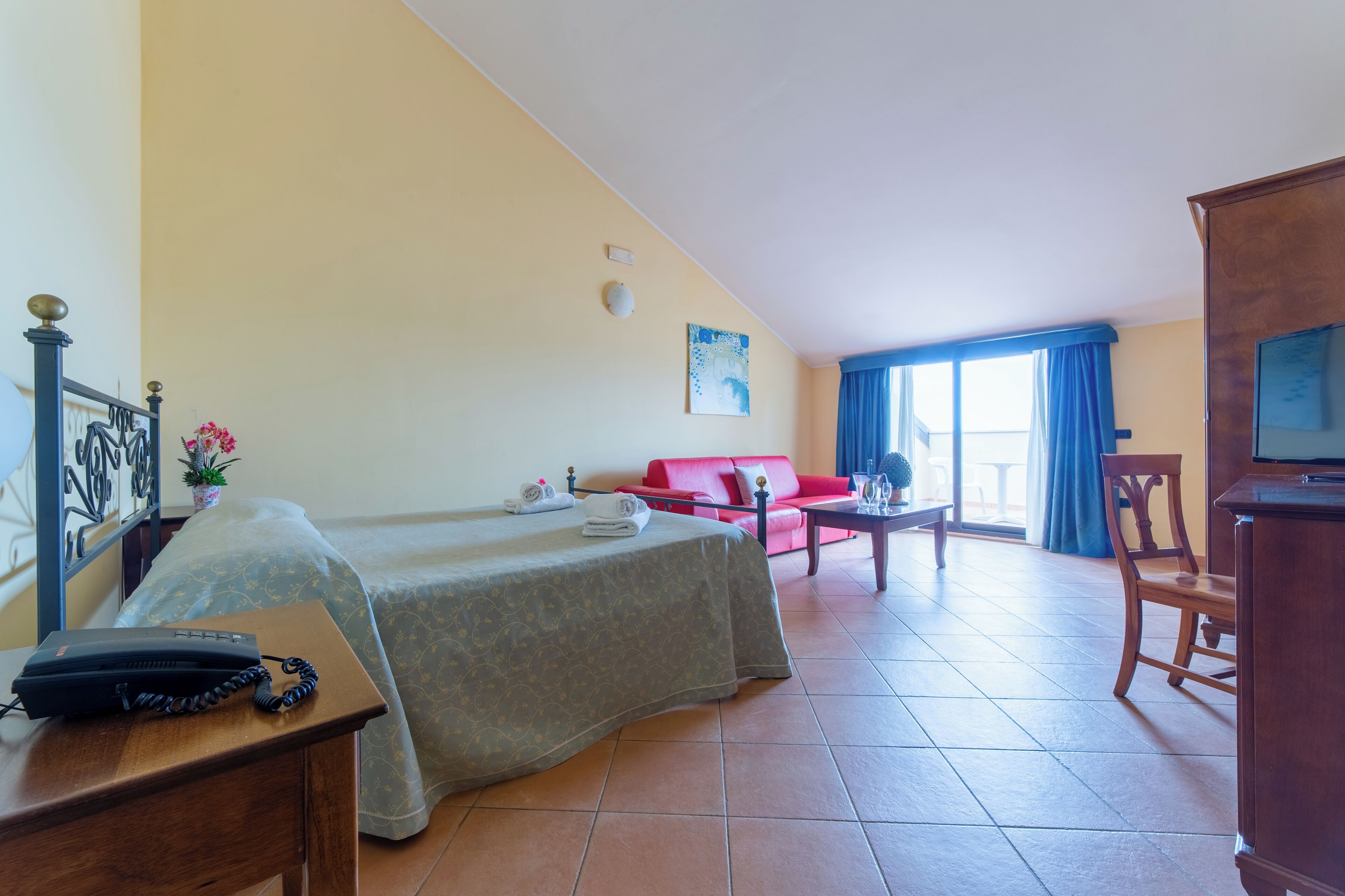 Habitación triple Confort | Ropa de cama de alta calidad y minibar 