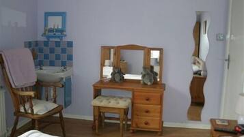 Double Room, Shared Bathroom (Lavender Room) | 1 bedroom