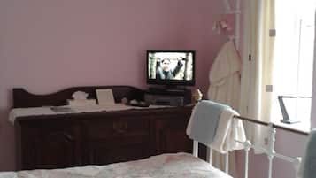 Double Room, Shared Bathroom (Pink Room) | 1 bedroom