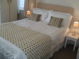 Double Room, Ensuite | Desk, iron/ironing board, free WiFi
