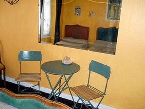 Triple Room | Individually decorated, iron/ironing board, rollaway beds, free WiFi - Hotel de Lille - Louvre (Paris)