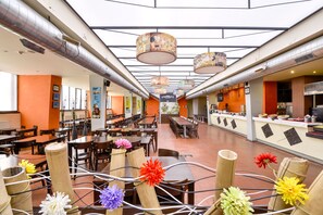 Breakfast and dinner served, Regional cuisine - Plus Prague Hostel (Prague)