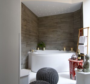 Suite, 1 lit double, bain à remous