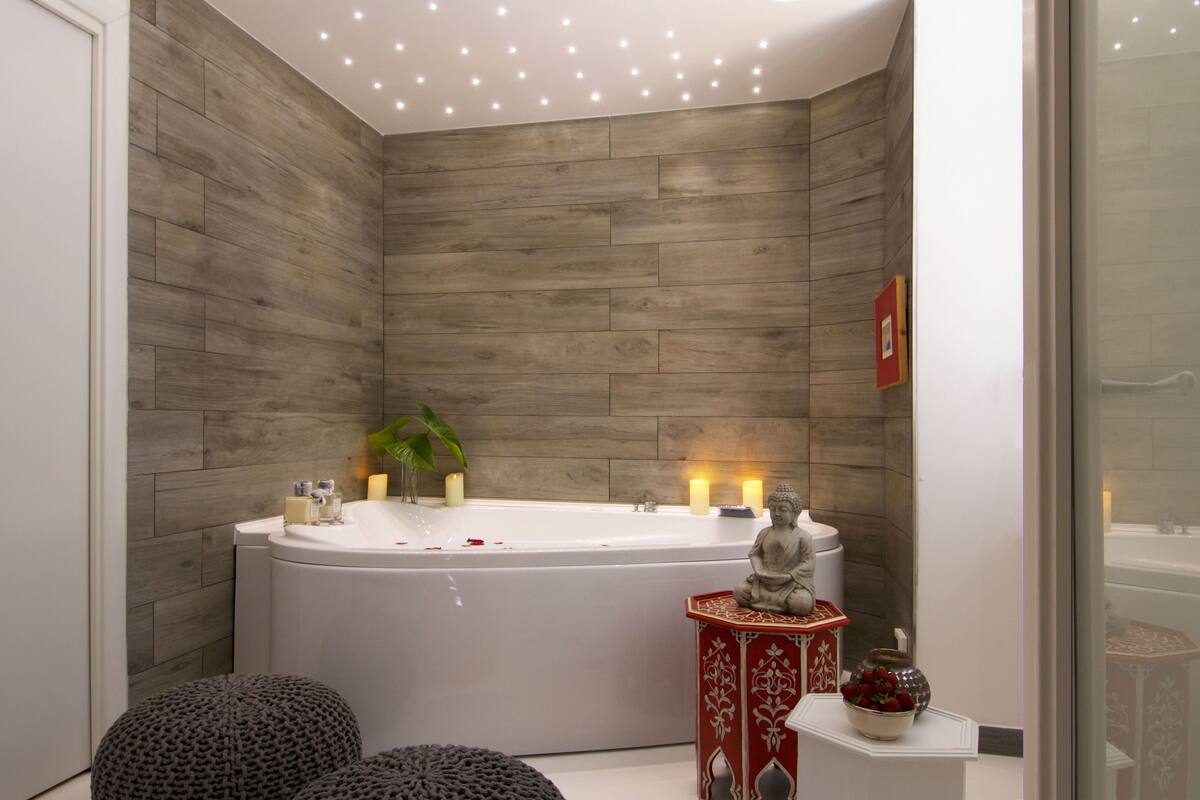 Suite, 1 Double Bed, Hot Tub | Indoor spa tub