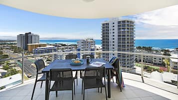 2 Bedroom Deluxe Spa Apartment with Ocean View | Balcony