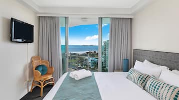 3 bedrooms, iron/ironing board, cribs/infant beds, rollaway beds