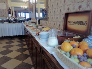Free daily buffet breakfast 