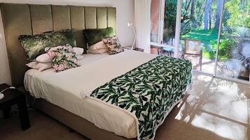 Luxury Room, 1 King Bed, Garden View (Ellenbrook) | In-room safe, individually decorated, individually furnished, desk