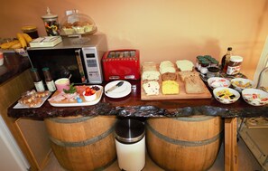 Free daily continental breakfast  - Margaret River B&B (Margaret River)