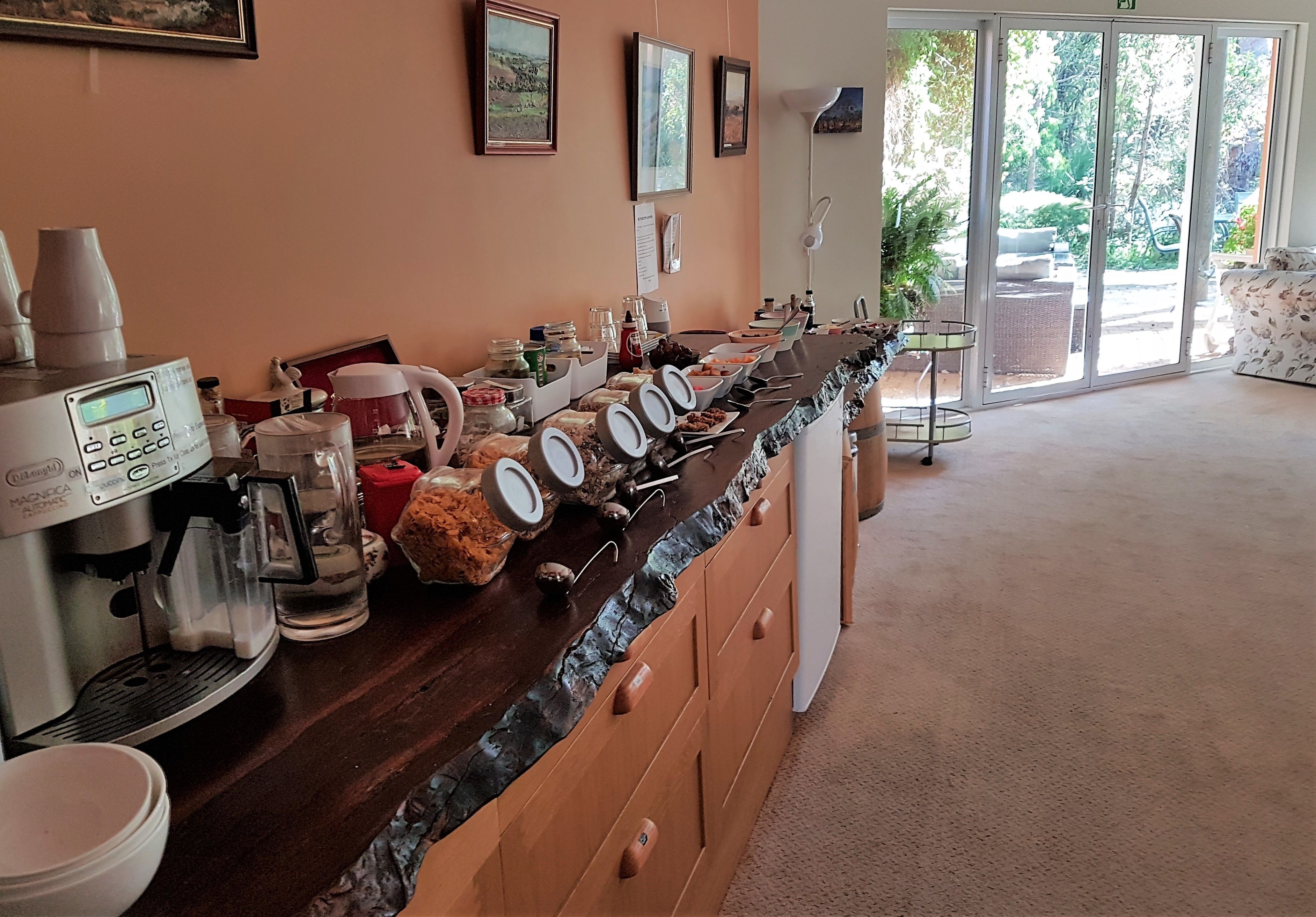 Free daily continental breakfast 