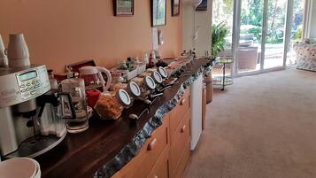 Free daily continental breakfast
