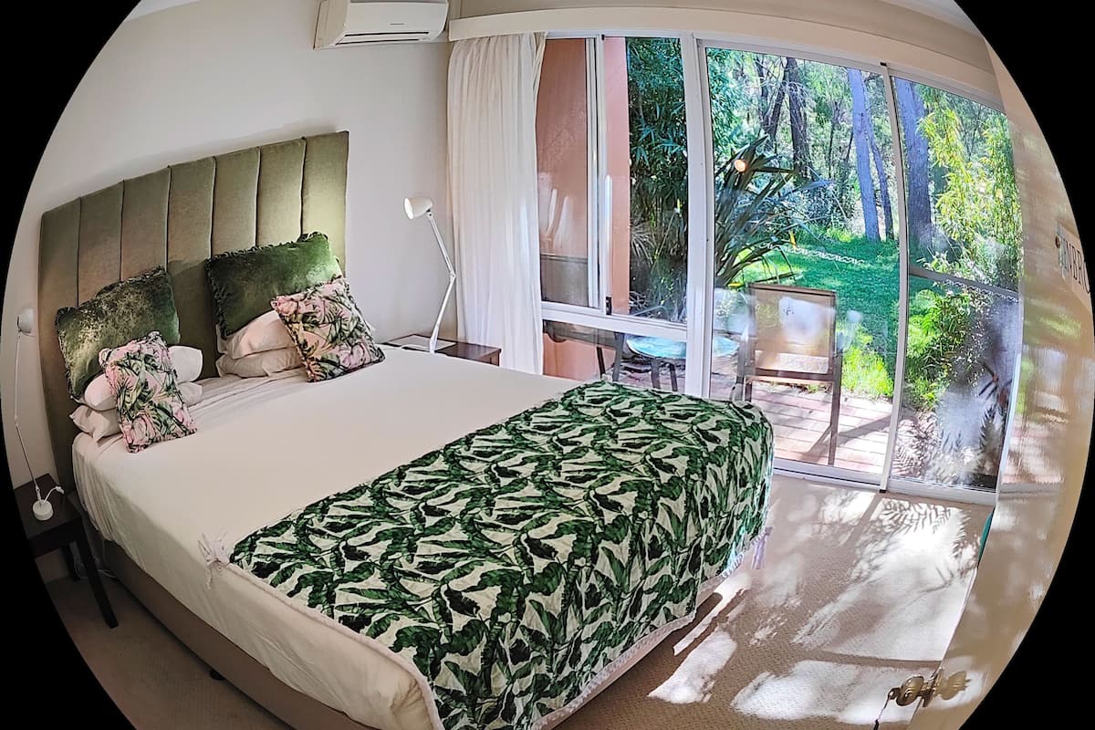 Luxury Room, 1 King Bed, Garden View (Ellenbrook)