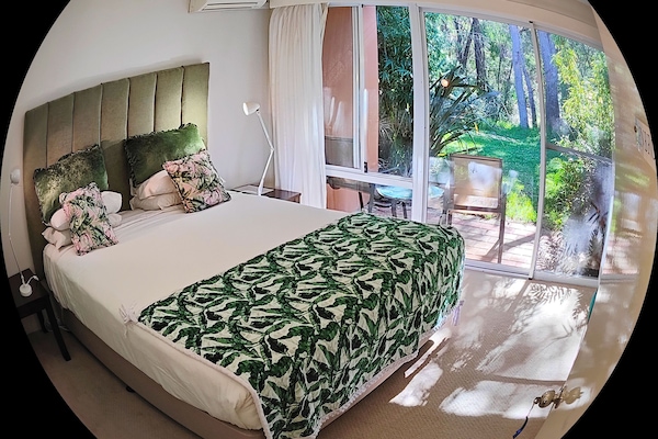 Luxury Room, 1 King Bed, Garden View (Ellenbrook) | In-room safe, individually decorated, individually furnished, desk