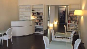 Desayuno continental (EUR 15 por persona)