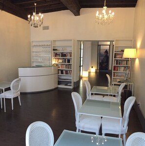 Se ofrece un desayuno continental (15 EUR por persona)