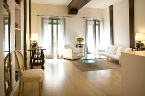 Suite | Living area | LCD TV - Milanosuites (Milan)