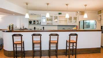 Tägliches Frühstücksbuffet (7.0 EUR pro Person)