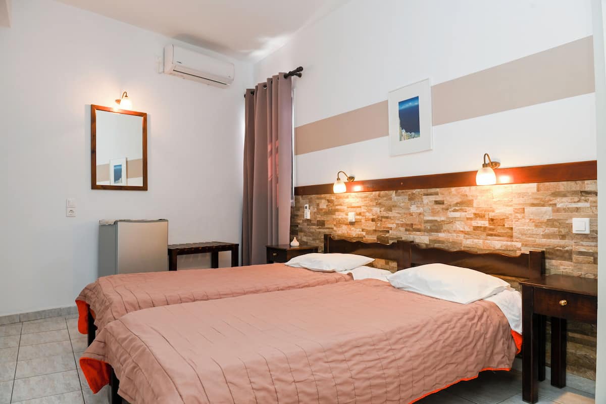 Basic Twin Room | In-room safe, free WiFi, bed sheets