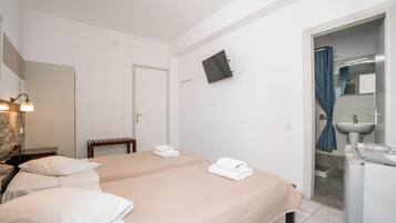Basic Twin Room | In-room safe, free WiFi, bed sheets
