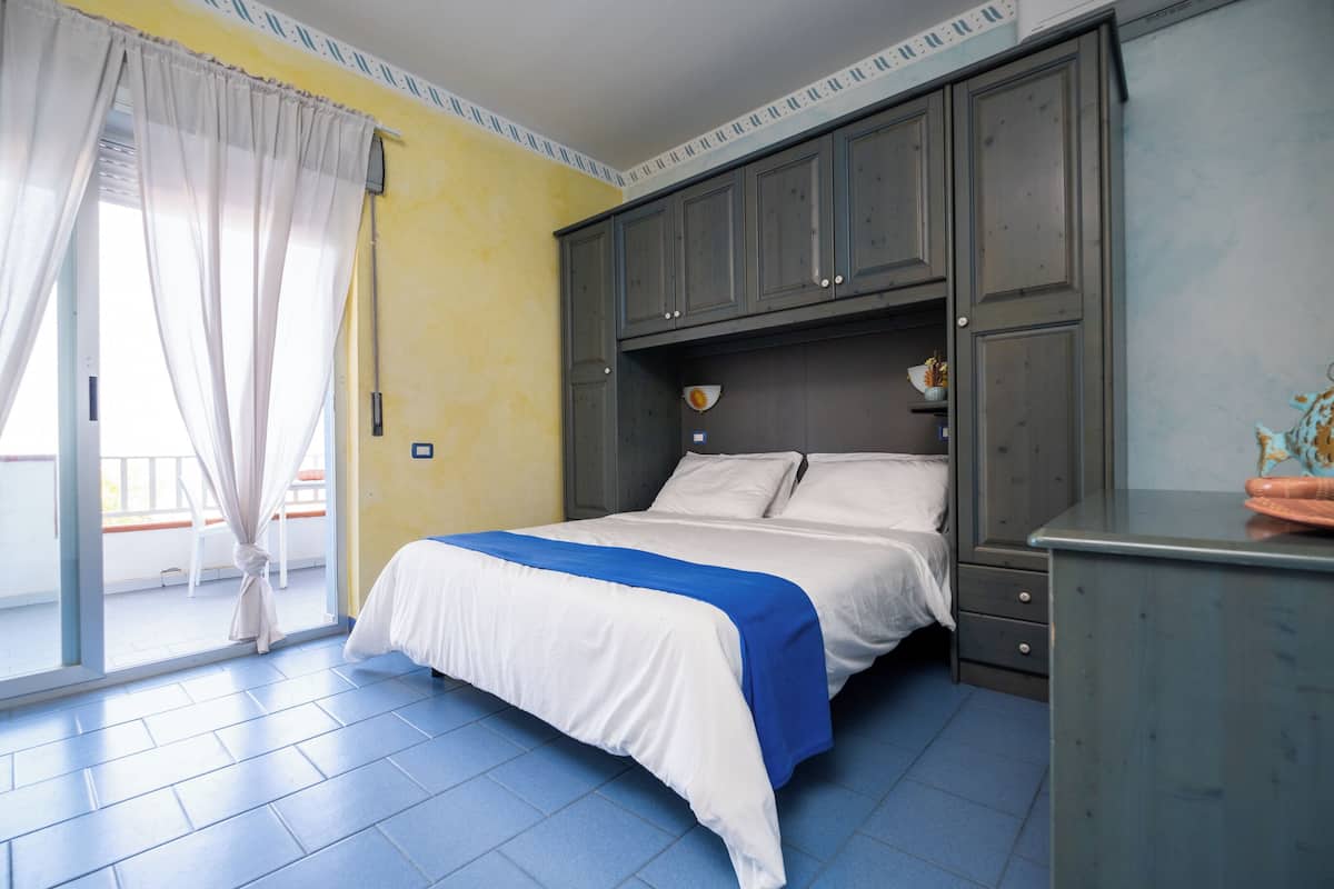 1 bedroom, premium bedding, desk, iron/ironing board
