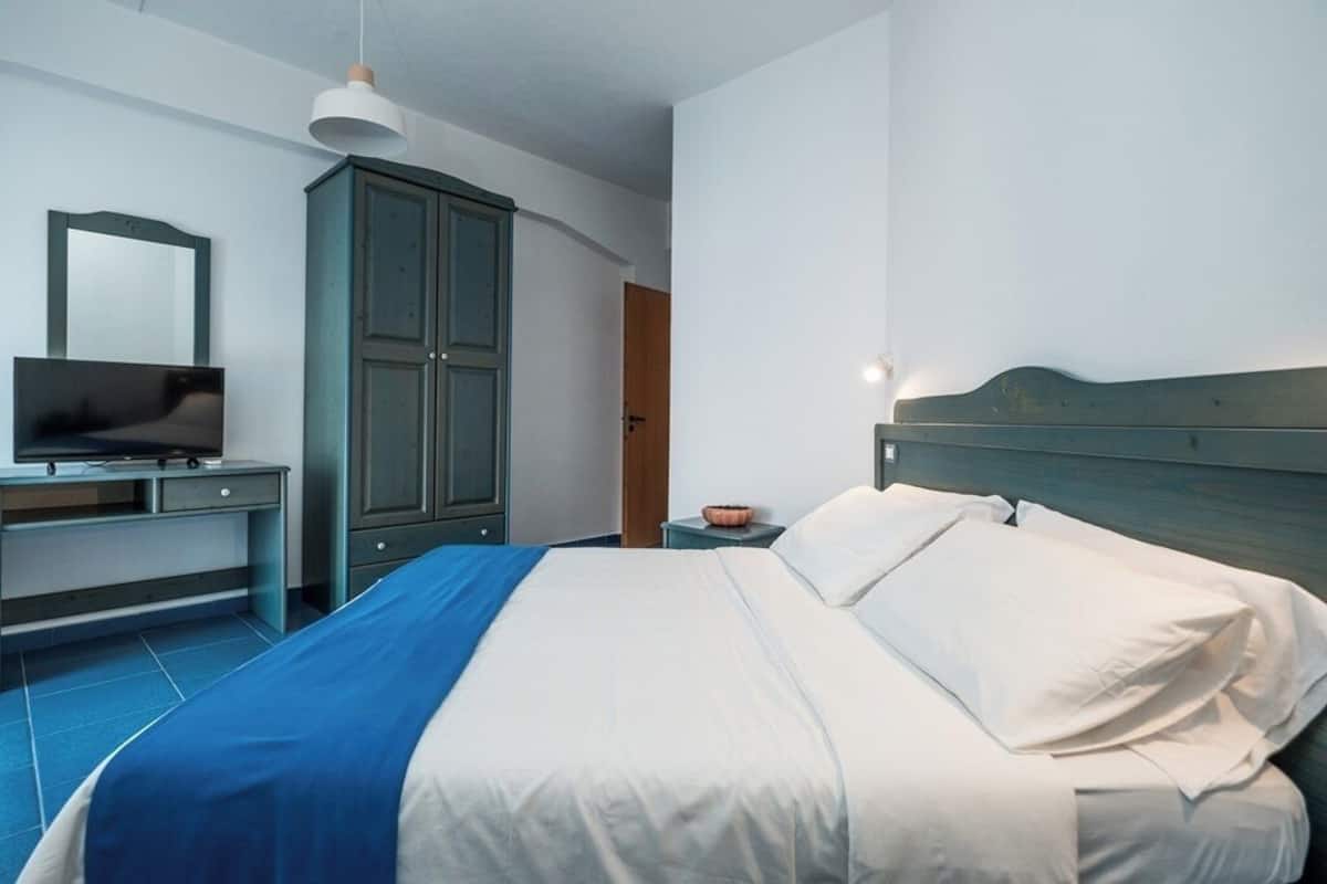 1 bedroom, premium bedding, desk, iron/ironing board (on request)