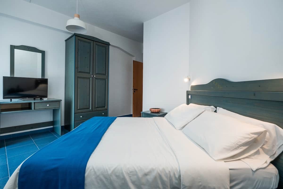 1 bedroom, premium bedding, desk, iron/ironing board