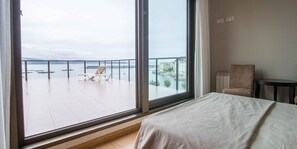 Apartment with frontal sea view | View from property