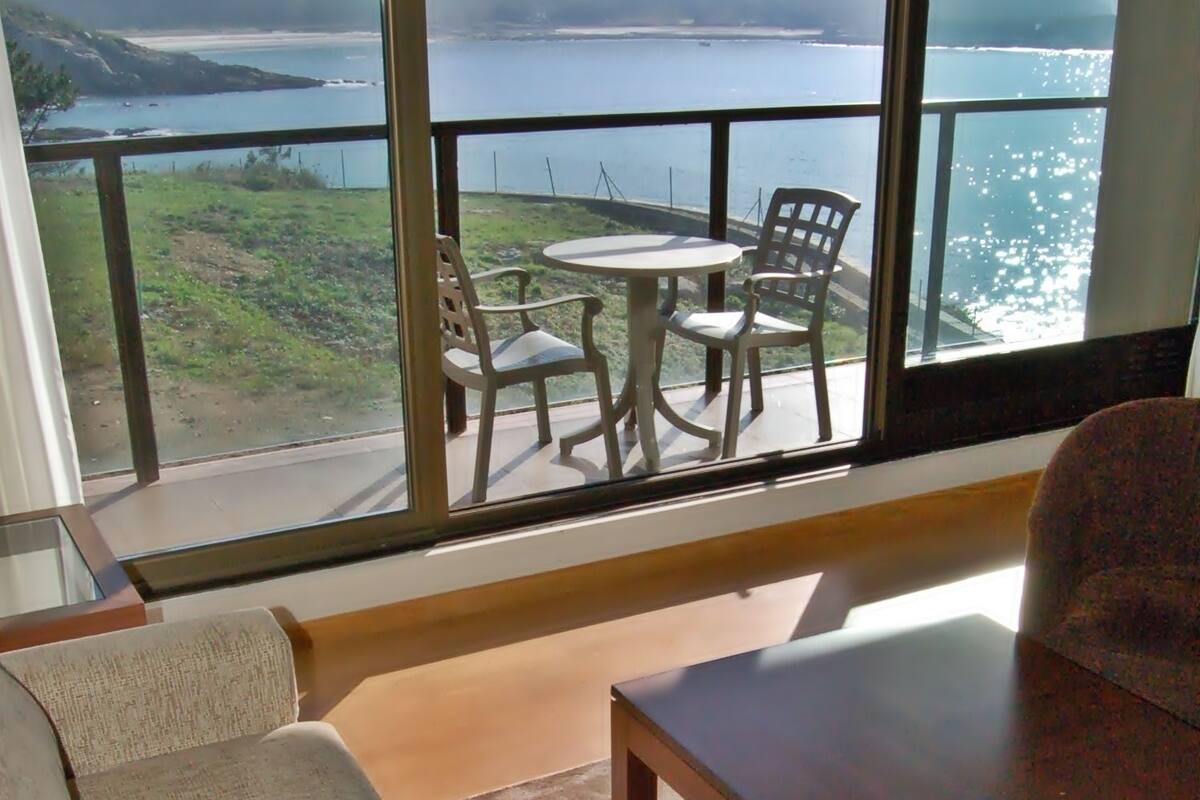 Side Beach Apartment | Balcony