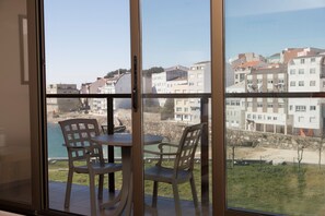 Side Beach Apartment | Terrace/patio