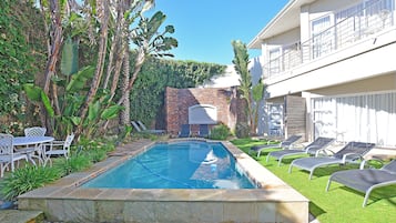 Outdoor pool, pool umbrellas, sun loungers