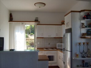 Apartment, 2 Bedrooms, Patio, Mountain View | Private kitchen | Coffee/tea maker, paper towels